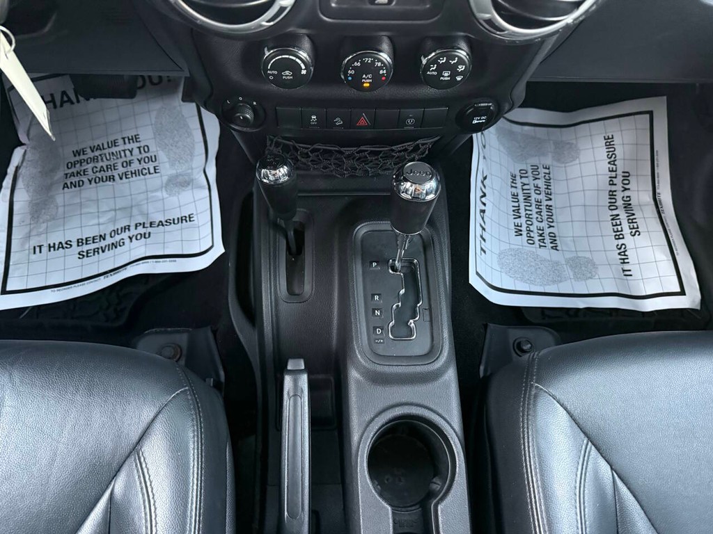 Jeep Wrangler Unlimited Vehicle Full-screen Gallery Image 31