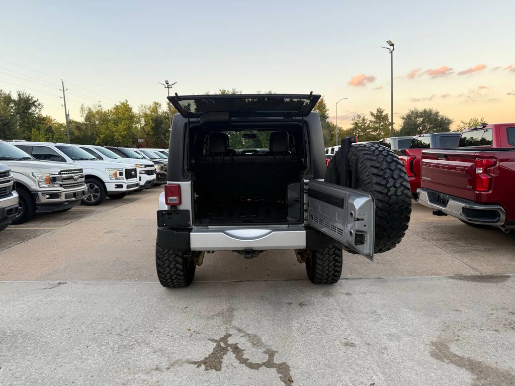 Jeep Wrangler Unlimited Vehicle Full-screen Gallery Image 38