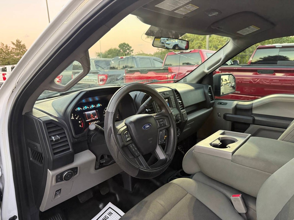 Ford F-150 Vehicle Full-screen Gallery Image 06