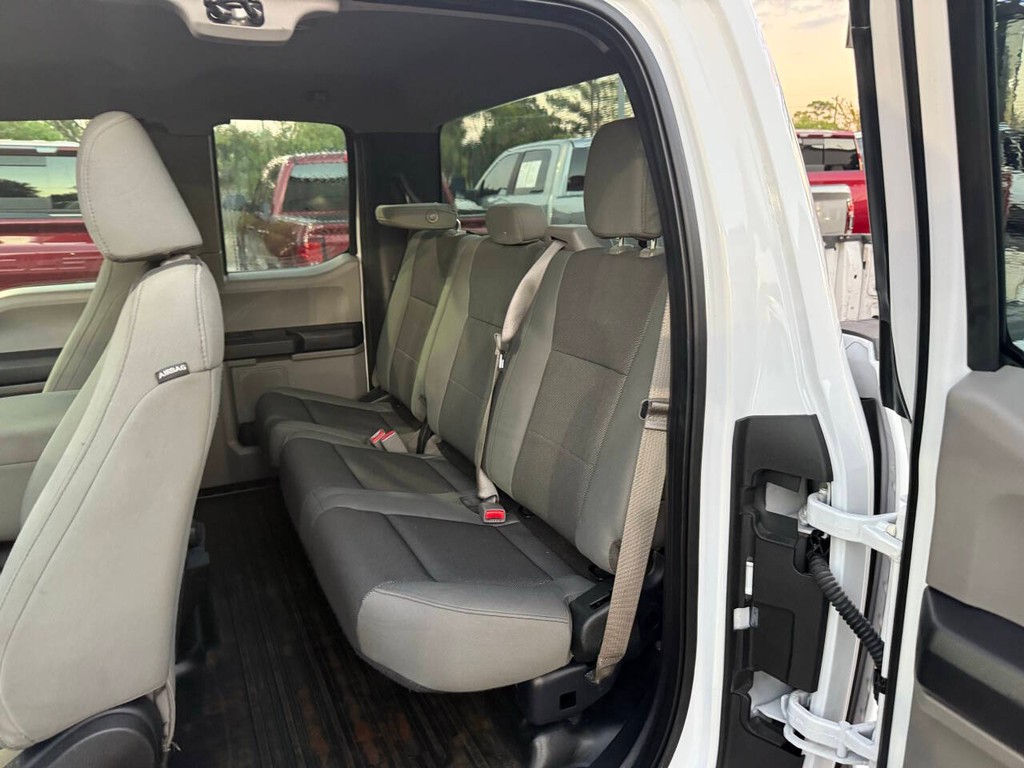 Ford F-150 Vehicle Full-screen Gallery Image 08