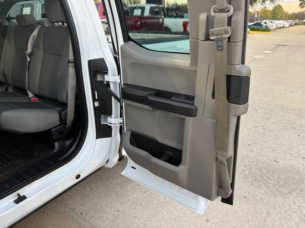 Ford F-150 Vehicle Full-screen Gallery Image 09