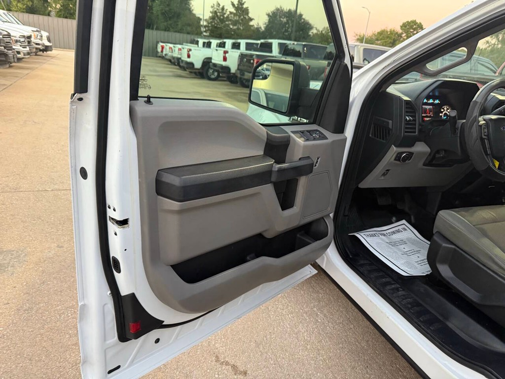 Ford F-150 Vehicle Full-screen Gallery Image 10