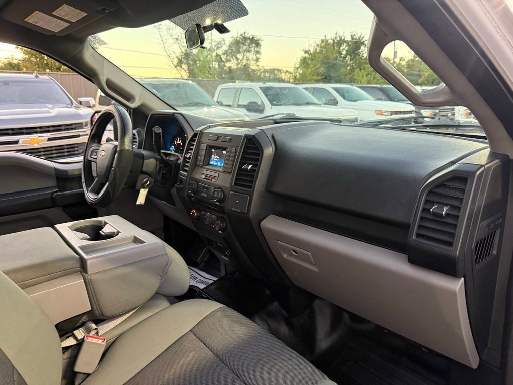 Ford F-150 Vehicle Full-screen Gallery Image 11