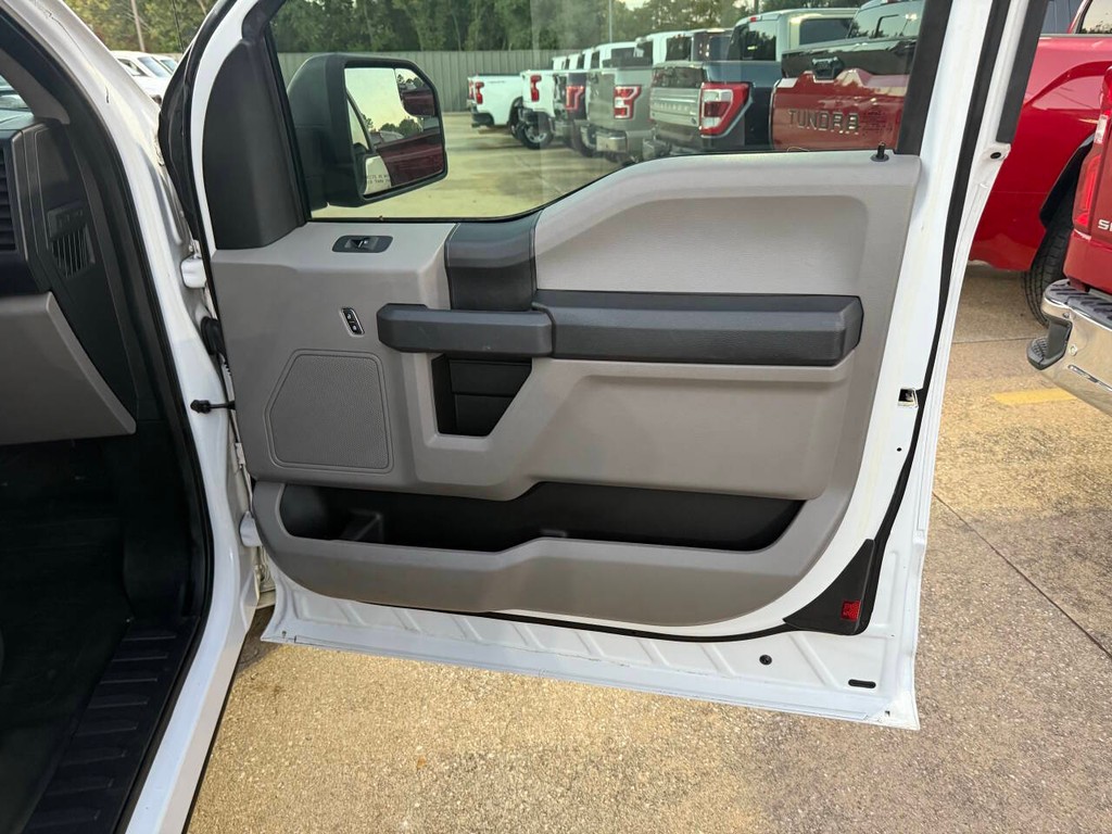 Ford F-150 Vehicle Full-screen Gallery Image 13