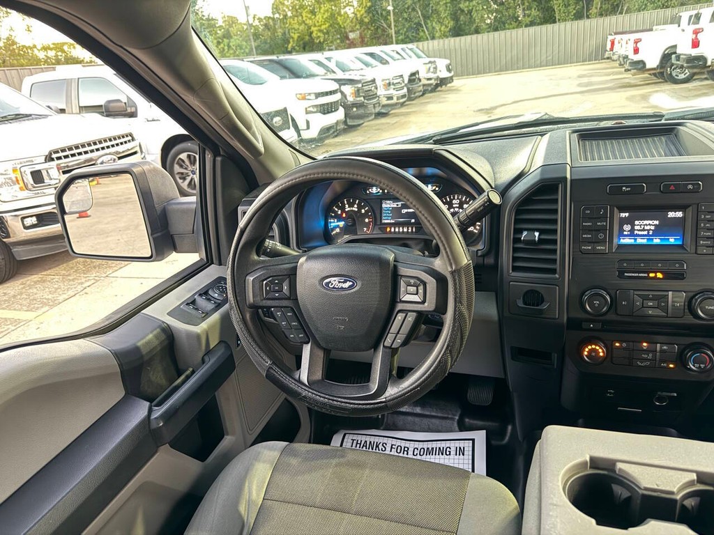 Ford F-150 Vehicle Full-screen Gallery Image 15