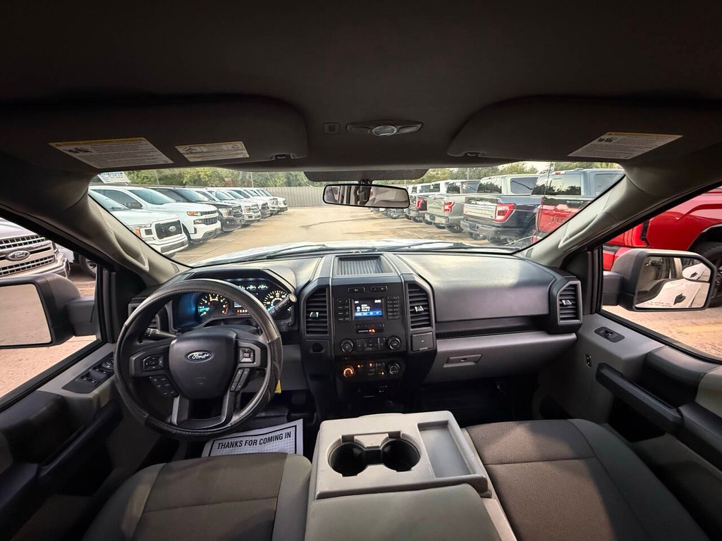 Ford F-150 Vehicle Full-screen Gallery Image 16