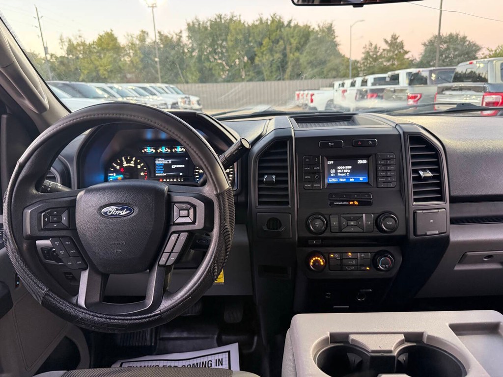 Ford F-150 Vehicle Full-screen Gallery Image 18