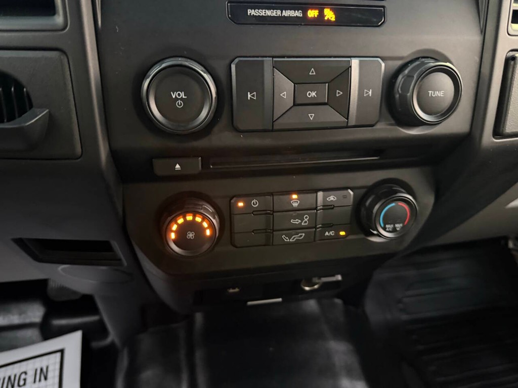 Ford F-150 Vehicle Full-screen Gallery Image 24