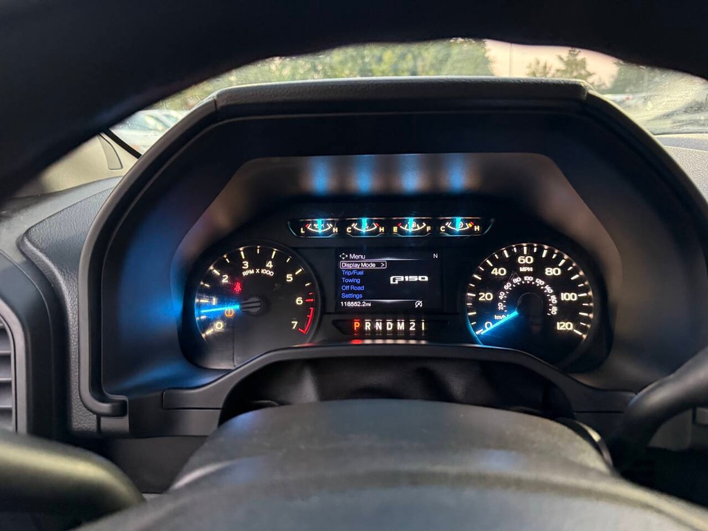 Ford F-150 Vehicle Full-screen Gallery Image 27