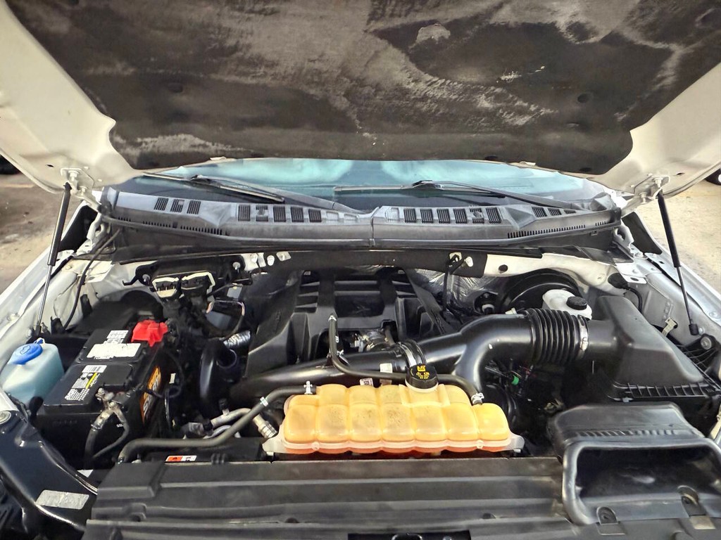 Ford F-150 Vehicle Full-screen Gallery Image 30