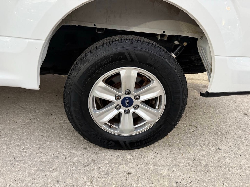 Ford F-150 Vehicle Full-screen Gallery Image 31