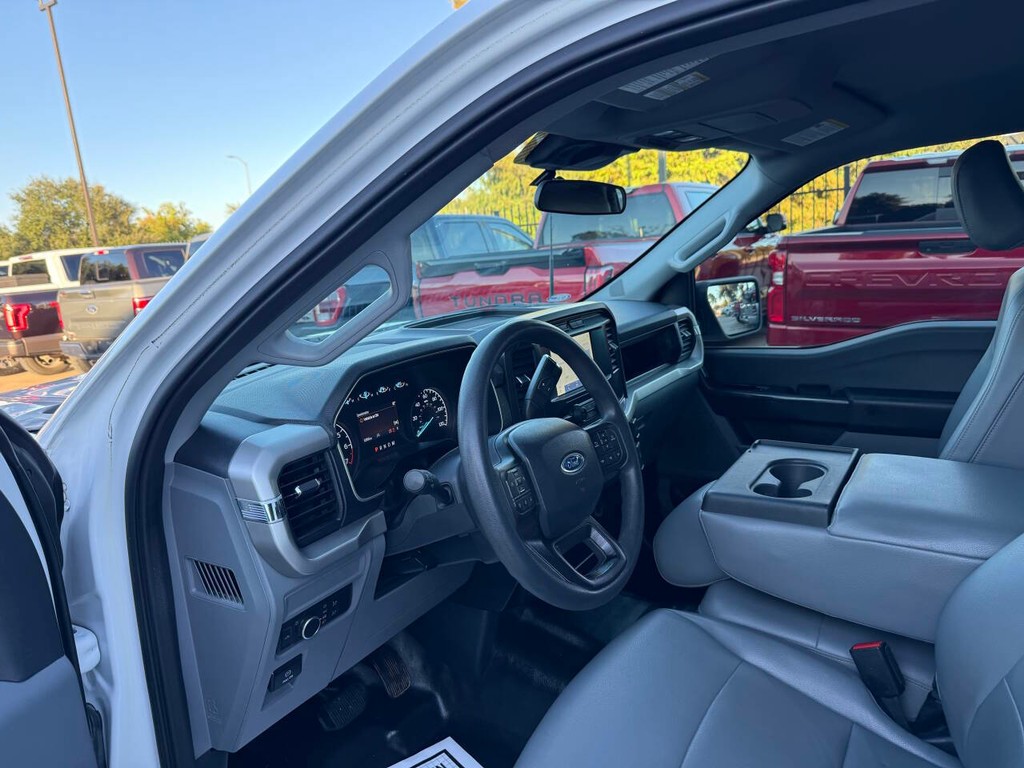 Ford F-150 Vehicle Full-screen Gallery Image 06