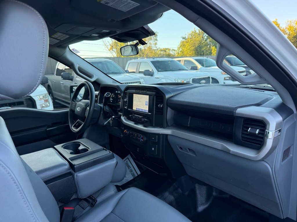 Ford F-150 Vehicle Full-screen Gallery Image 09