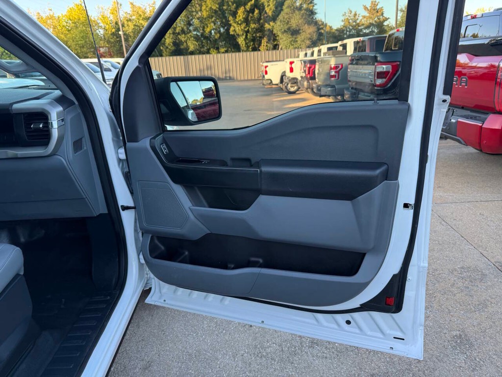 Ford F-150 Vehicle Full-screen Gallery Image 11