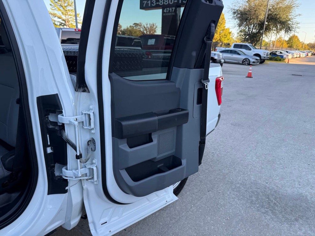 Ford F-150 Vehicle Full-screen Gallery Image 13