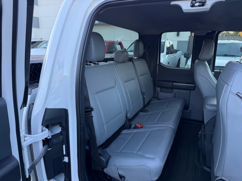 Ford F-150 Vehicle Full-screen Gallery Image 14