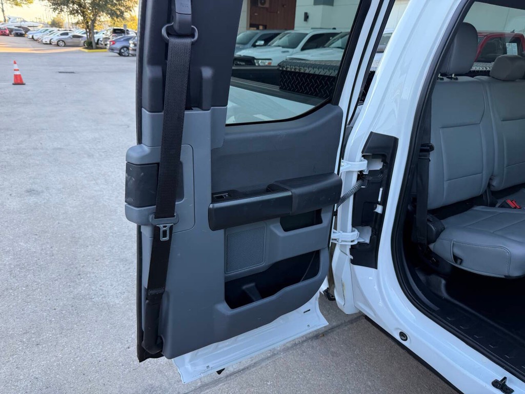 Ford F-150 Vehicle Full-screen Gallery Image 15