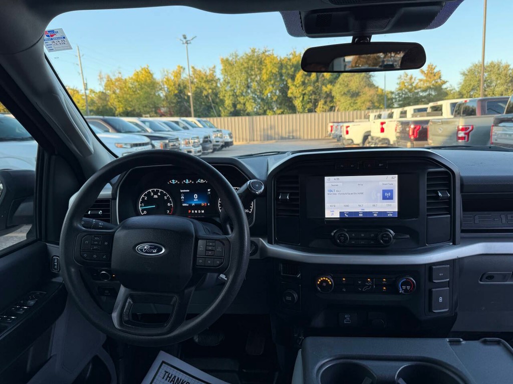 Ford F-150 Vehicle Full-screen Gallery Image 19