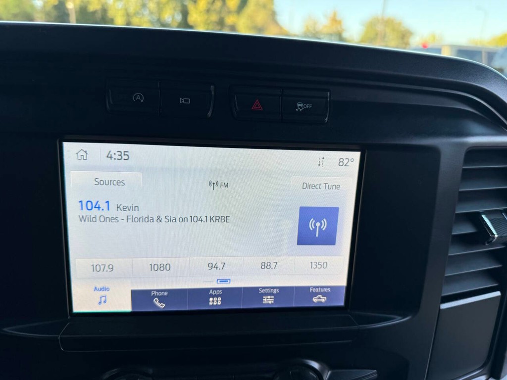 Ford F-150 Vehicle Full-screen Gallery Image 23