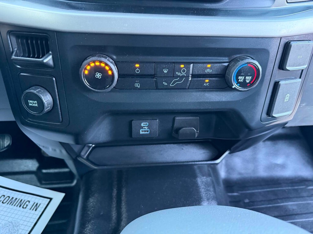 Ford F-150 Vehicle Full-screen Gallery Image 26