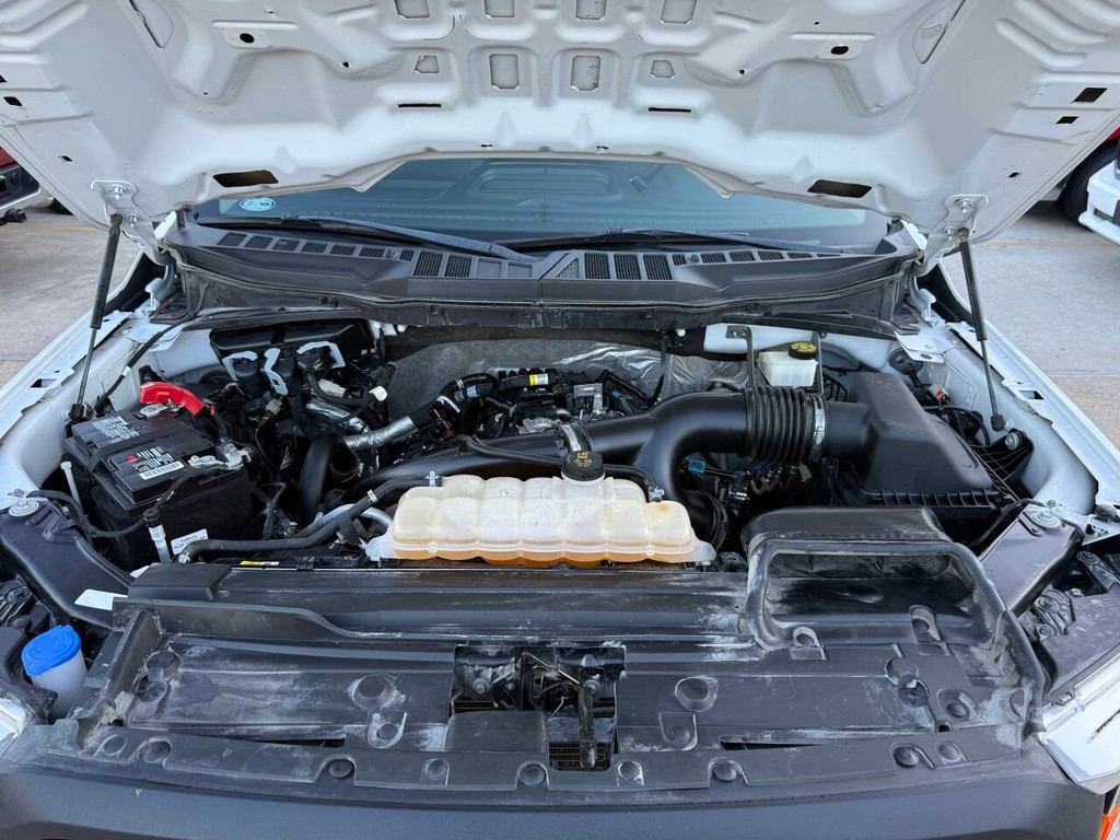 Ford F-150 Vehicle Full-screen Gallery Image 32