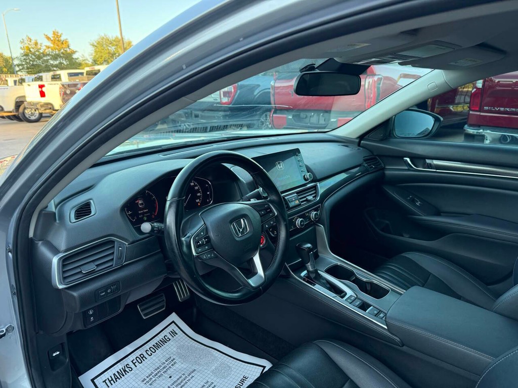 Honda Accord Sedan Vehicle Full-screen Gallery Image 06