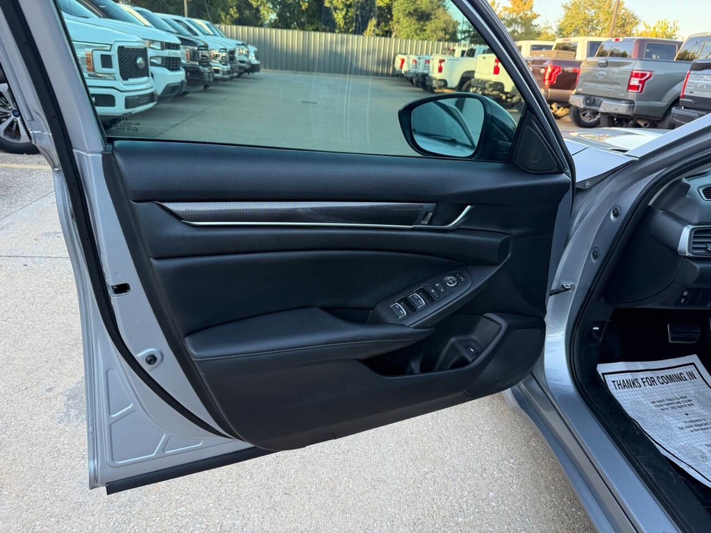 Honda Accord Sedan Vehicle Full-screen Gallery Image 08