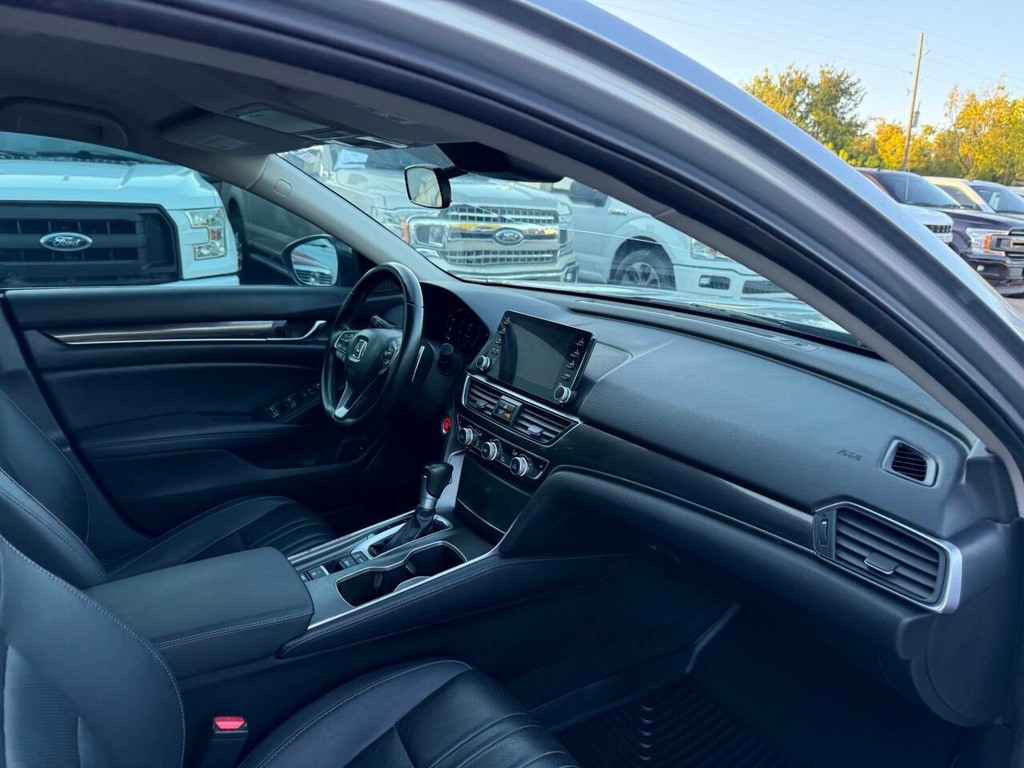 Honda Accord Sedan Vehicle Full-screen Gallery Image 09