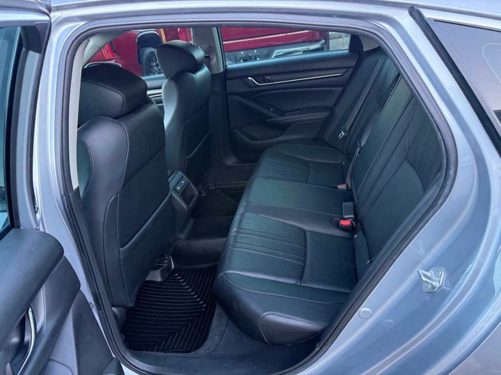 Honda Accord Sedan Vehicle Full-screen Gallery Image 13