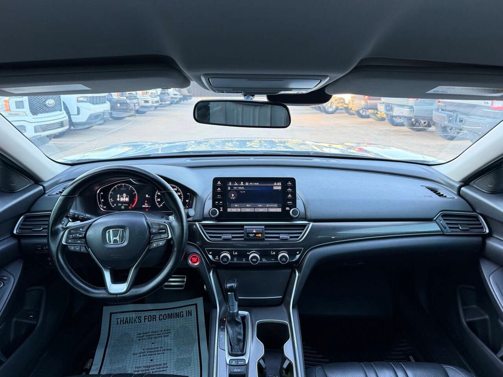 Honda Accord Sedan Vehicle Full-screen Gallery Image 17