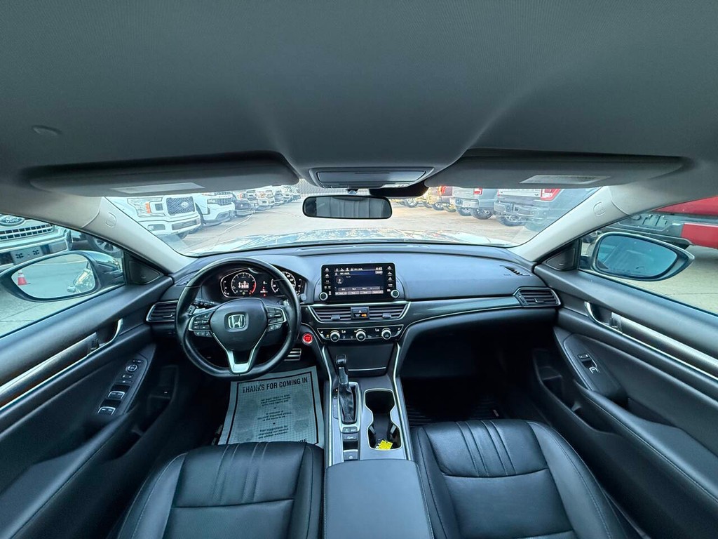 Honda Accord Sedan Vehicle Full-screen Gallery Image 18