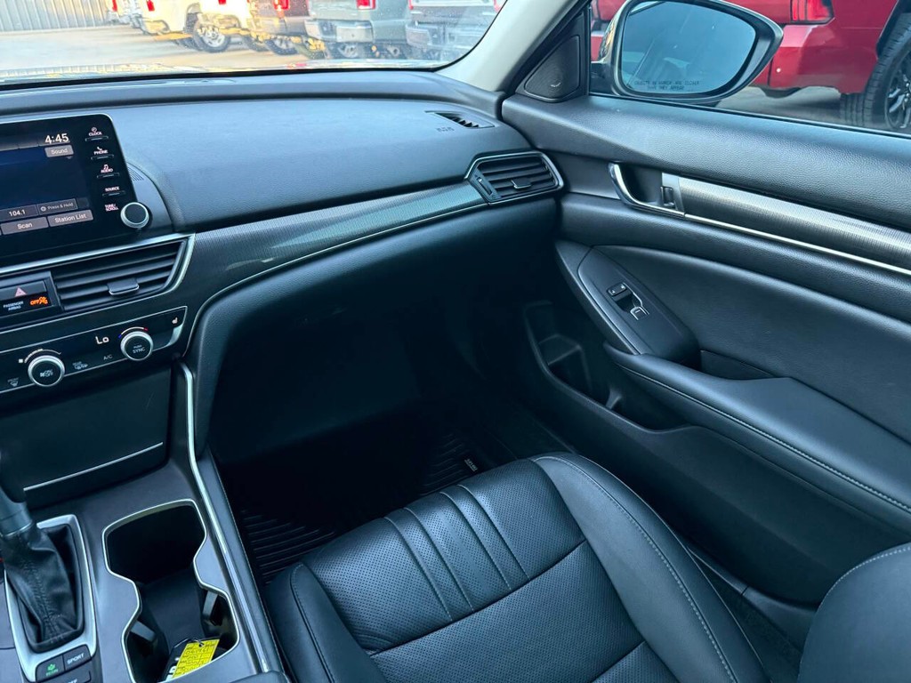 Honda Accord Sedan Vehicle Full-screen Gallery Image 20