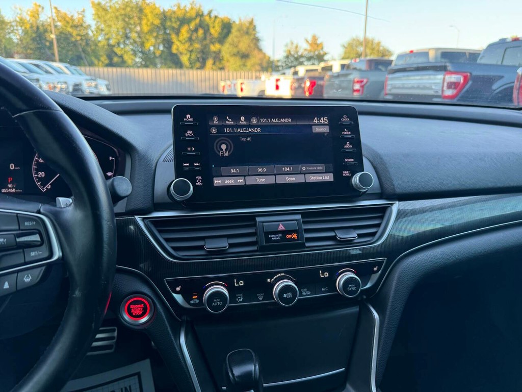 Honda Accord Sedan Vehicle Full-screen Gallery Image 24