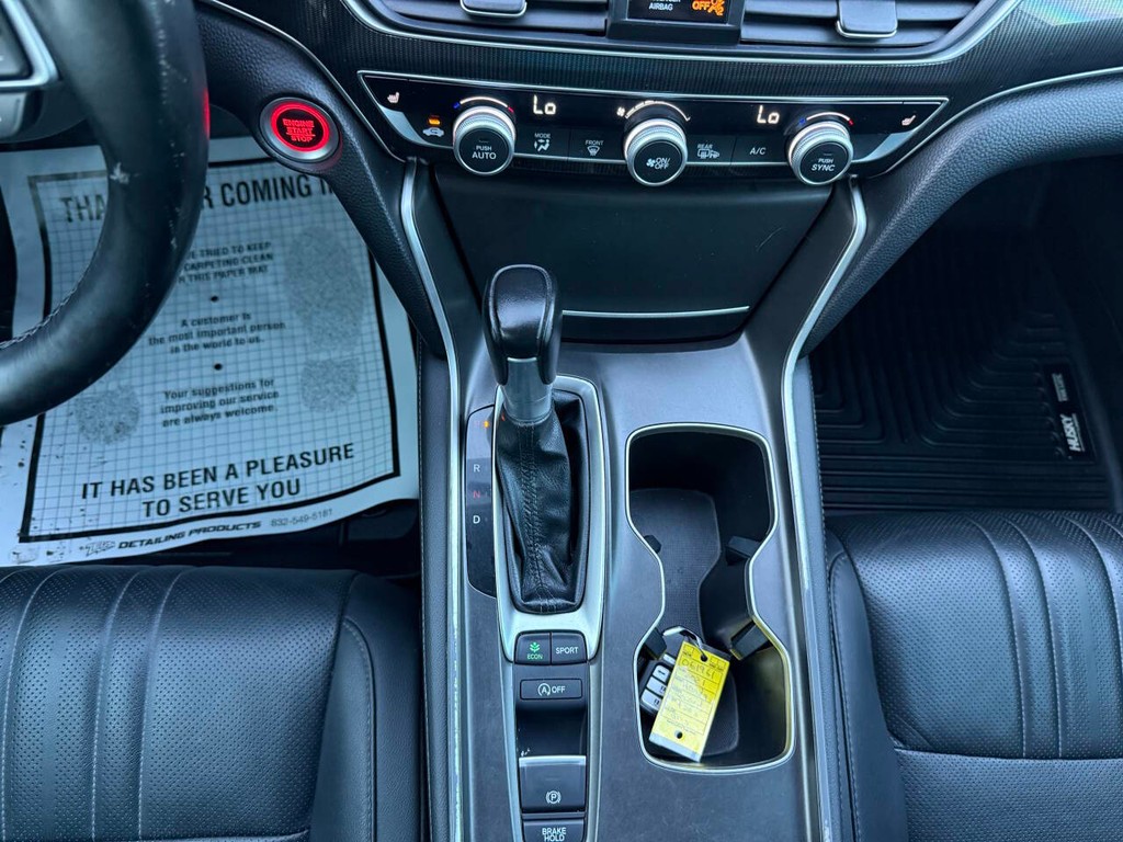 Honda Accord Sedan Vehicle Full-screen Gallery Image 28