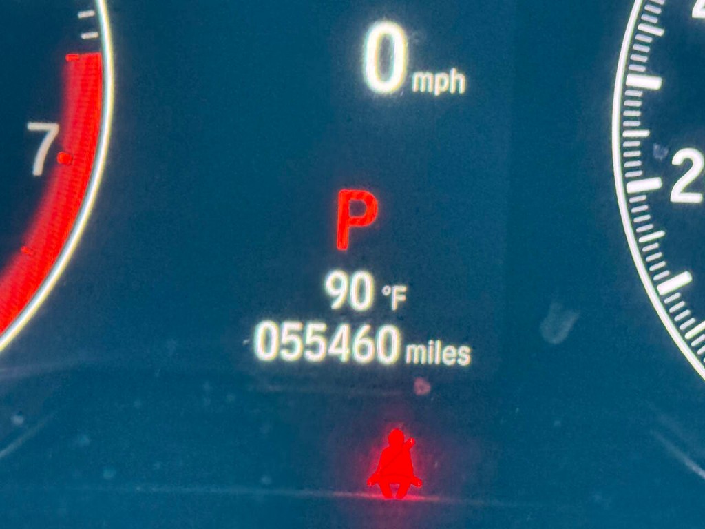 Honda Accord Sedan Vehicle Full-screen Gallery Image 31