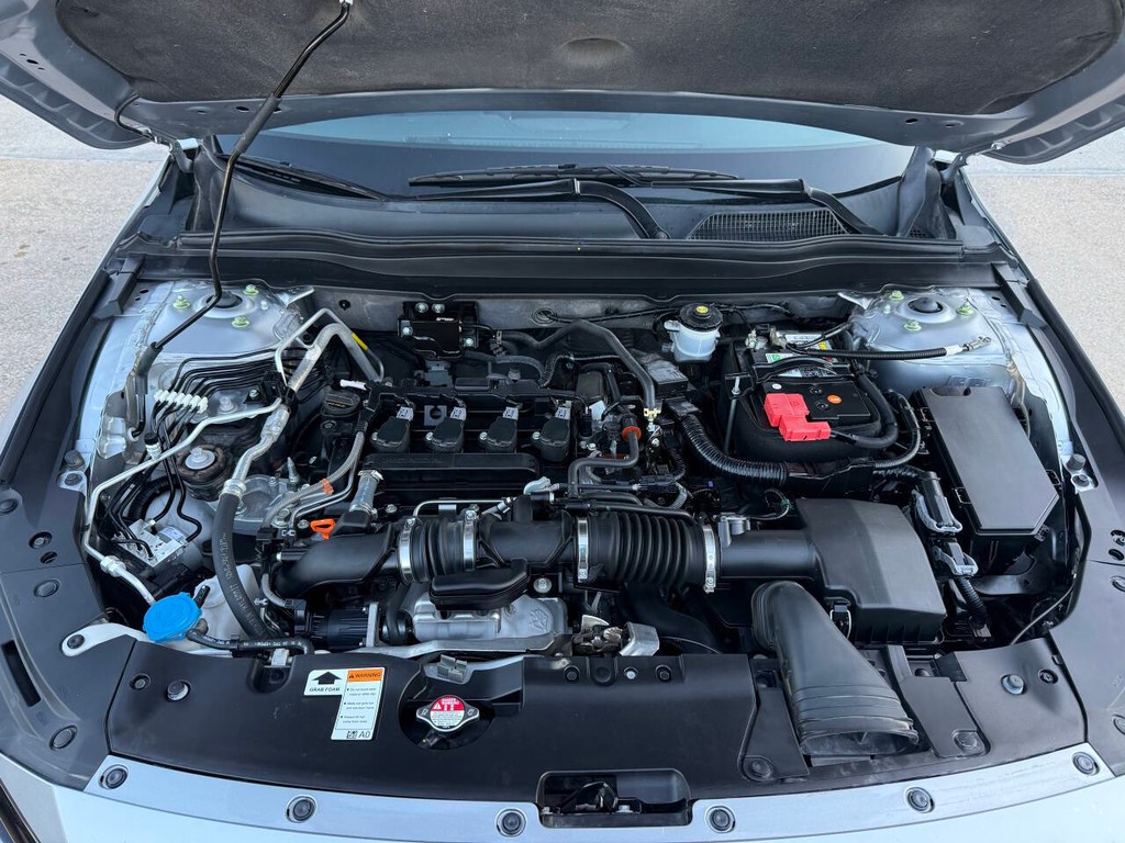 Honda Accord Sedan Vehicle Full-screen Gallery Image 33