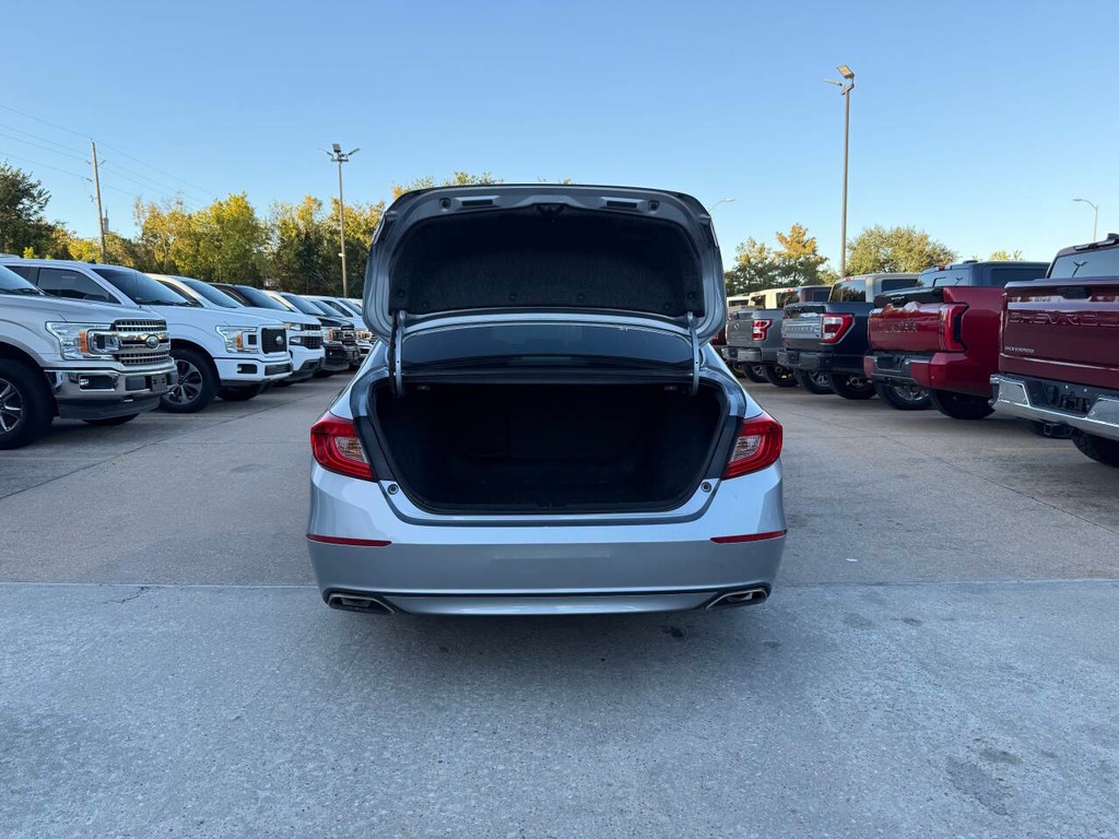 Honda Accord Sedan Vehicle Full-screen Gallery Image 36