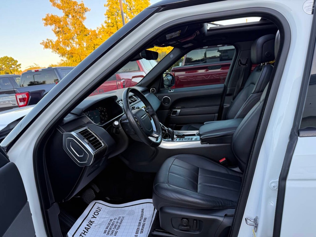 Land Rover Range Rover Sport Vehicle Full-screen Gallery Image 07