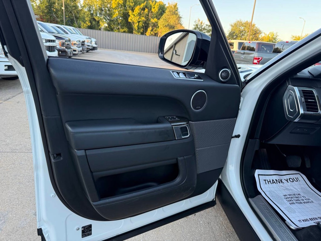 Land Rover Range Rover Sport Vehicle Full-screen Gallery Image 08