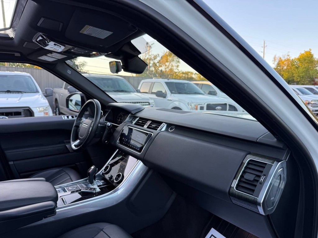 Land Rover Range Rover Sport Vehicle Full-screen Gallery Image 09