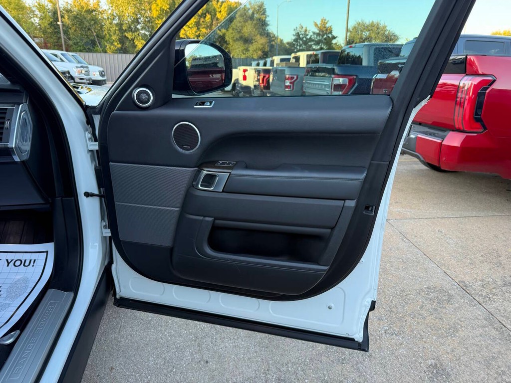 Land Rover Range Rover Sport Vehicle Full-screen Gallery Image 11