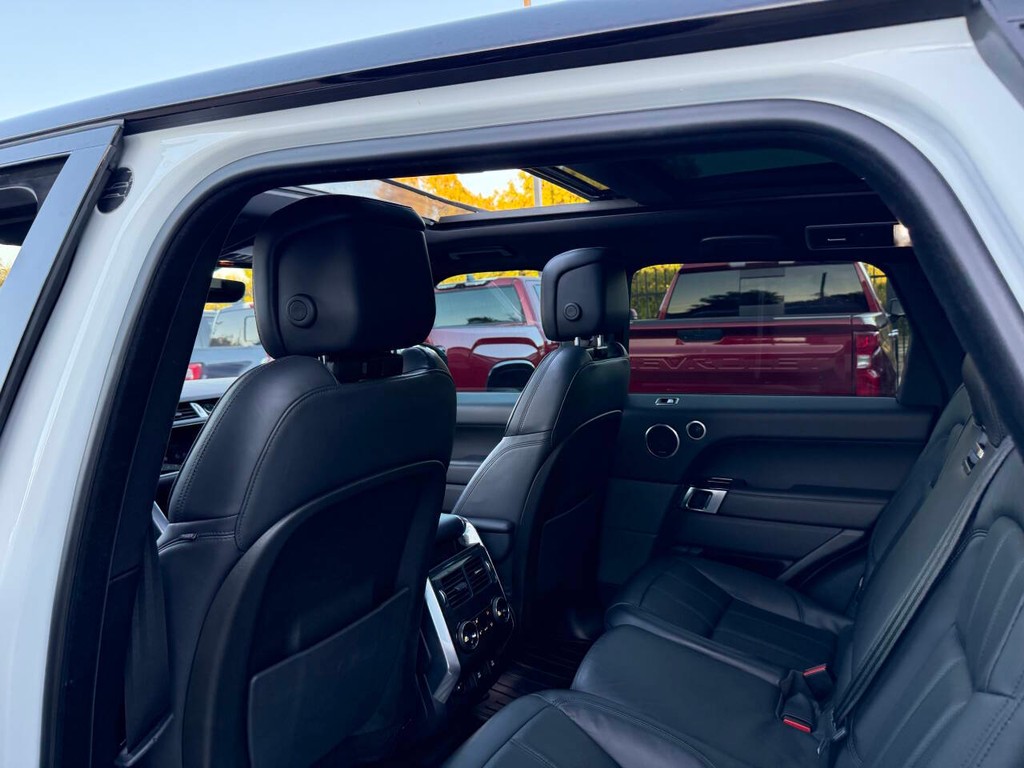 Land Rover Range Rover Sport Vehicle Full-screen Gallery Image 12