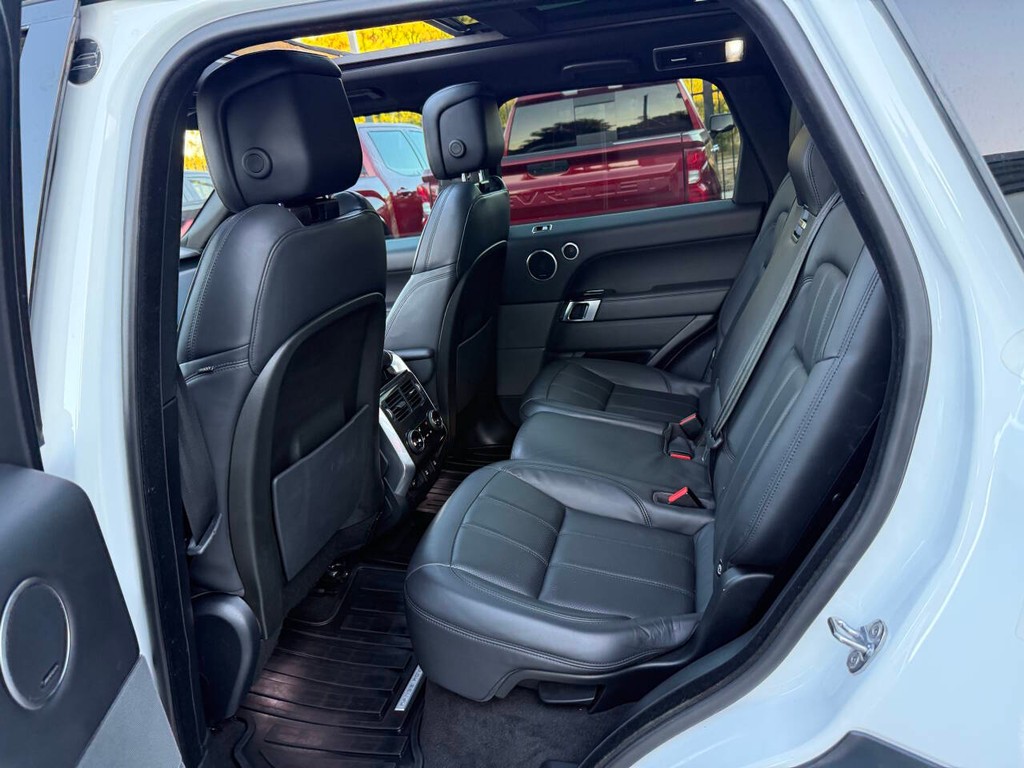 Land Rover Range Rover Sport Vehicle Full-screen Gallery Image 13