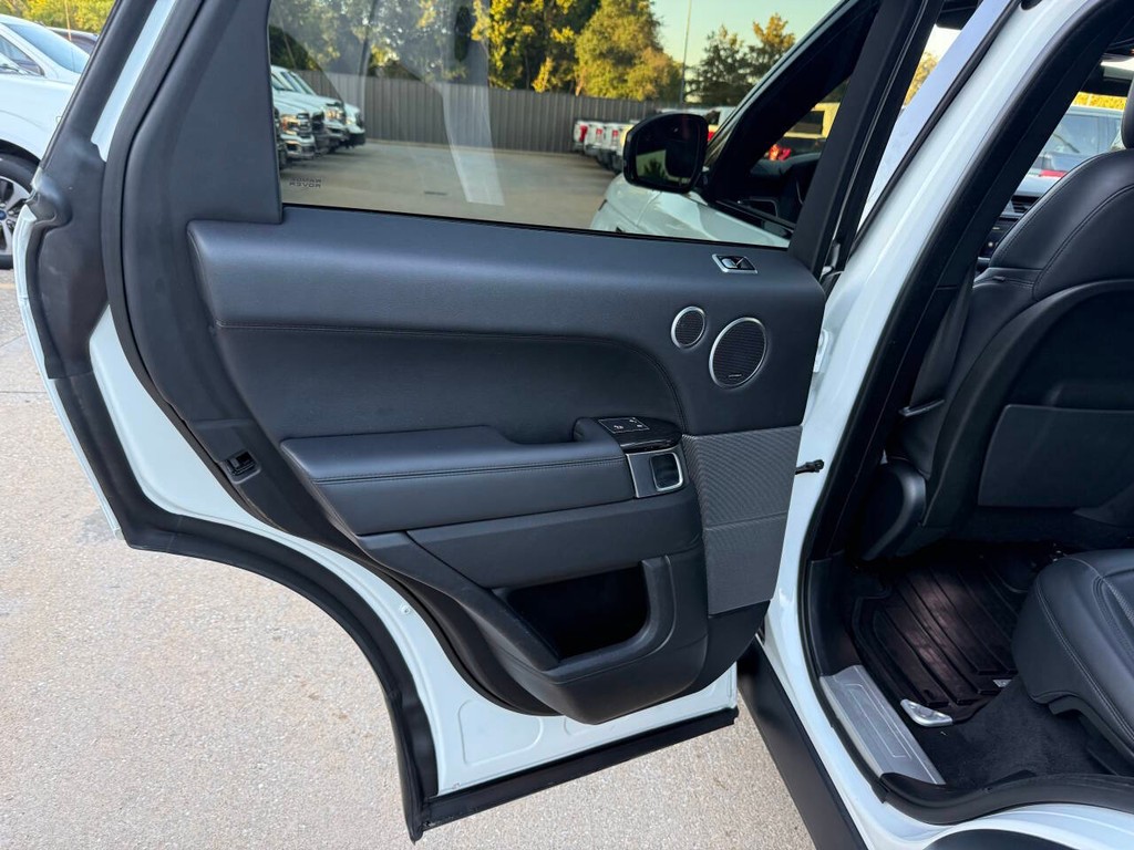 Land Rover Range Rover Sport Vehicle Full-screen Gallery Image 14