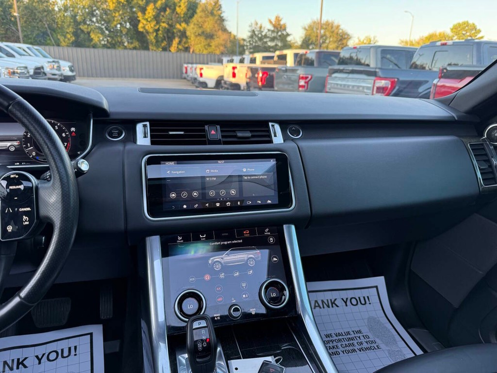 Land Rover Range Rover Sport Vehicle Full-screen Gallery Image 23