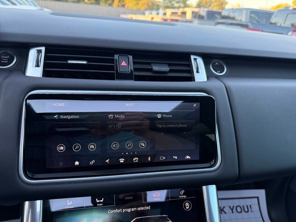 Land Rover Range Rover Sport Vehicle Full-screen Gallery Image 24