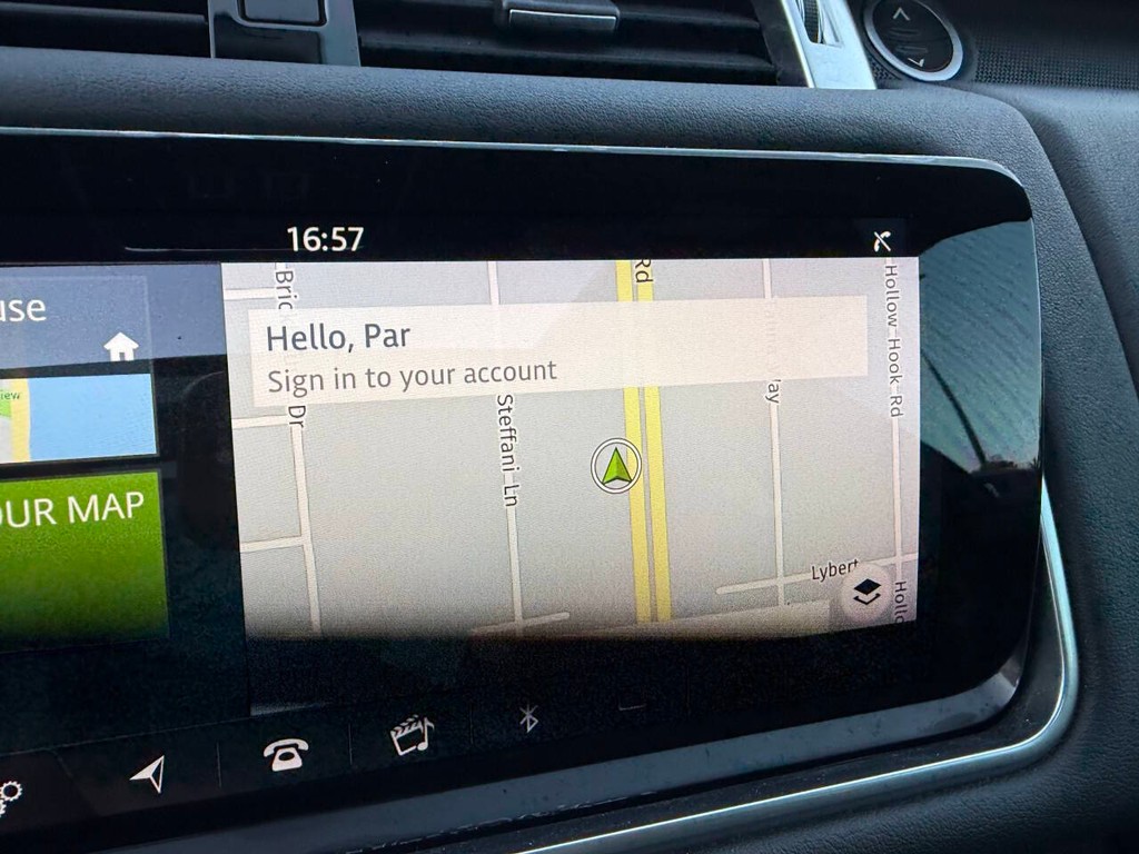 Land Rover Range Rover Sport Vehicle Full-screen Gallery Image 25