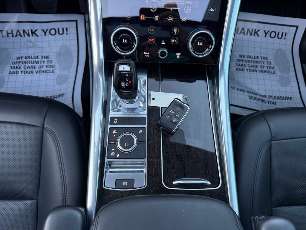 Land Rover Range Rover Sport Vehicle Full-screen Gallery Image 29