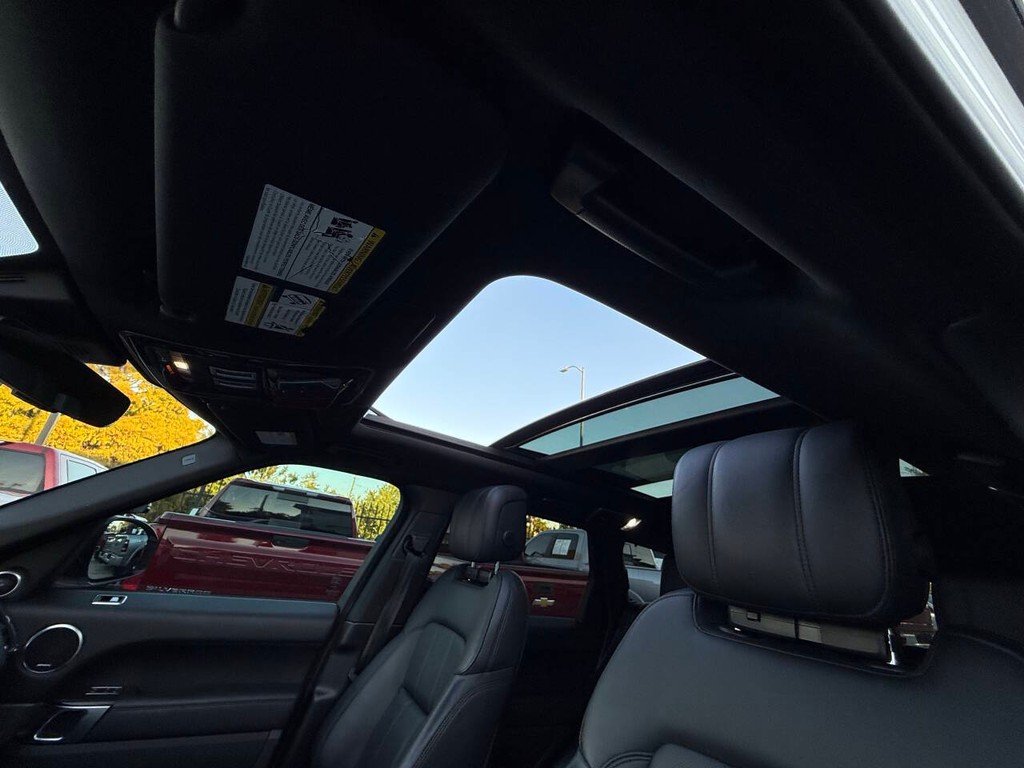 Land Rover Range Rover Sport Vehicle Full-screen Gallery Image 31