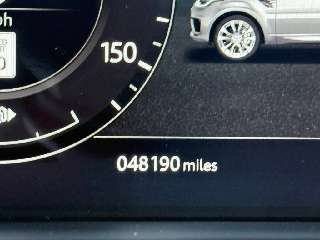 Land Rover Range Rover Sport Vehicle Full-screen Gallery Image 34